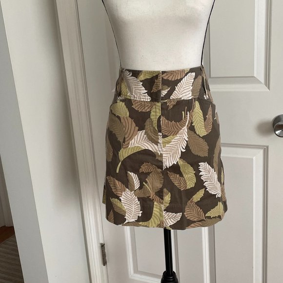 LOFT Dresses & Skirts - ANN TAYLOR LOFT Women’s Size 10 Skirt  Casual Leaf Design